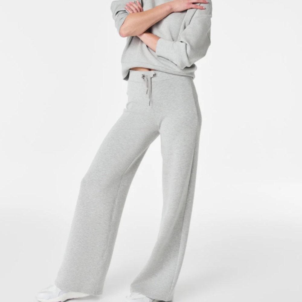 Women's Gray Wide-Leg Pants and cropped sweatshirt. Air essentials Spanx. Small